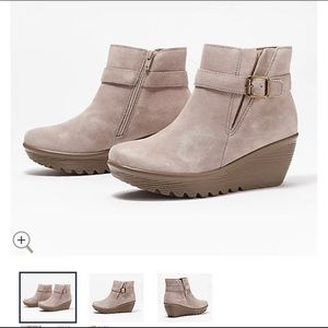 Sketchers taupe, size 6.5 suede side zip wedge/bootie.